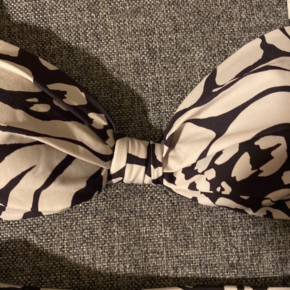 Beach Riot high waisted swim set in cream and black. - Picture 5 of 8